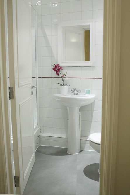 Corporate accommodation Liverpool Street London – Abbotts Chambers Apartments Corporate-accommodation-Liverpool-Street-London---Apartments-ensuite-bathroom