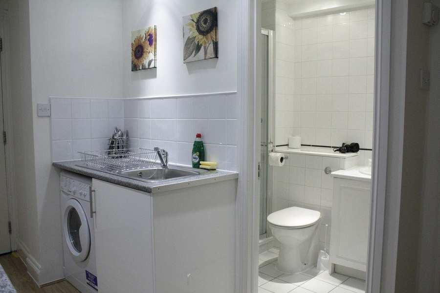 Corporate accommodation Liverpool Street London – Abbotts Chambers Apartments Corporate-accommodation-Liverpool-Street-London---kitchen-and-bathroom