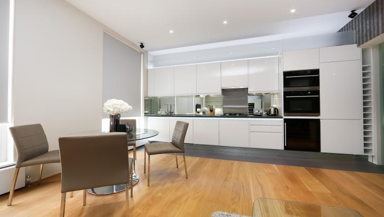Luxury-Serviced-Apartments-South-Kensington-|-Stylish-Short-Let-Apartments-|-Free-Wifi-|24h-reception-|-Fully-Equipped-Kitchen|0208-6913920|-Urban-Stay