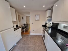 Liverpool Street Serviced Accommodation London City close to tourist sights and tube station - fully furnished, all bills included. Urban Stay 3