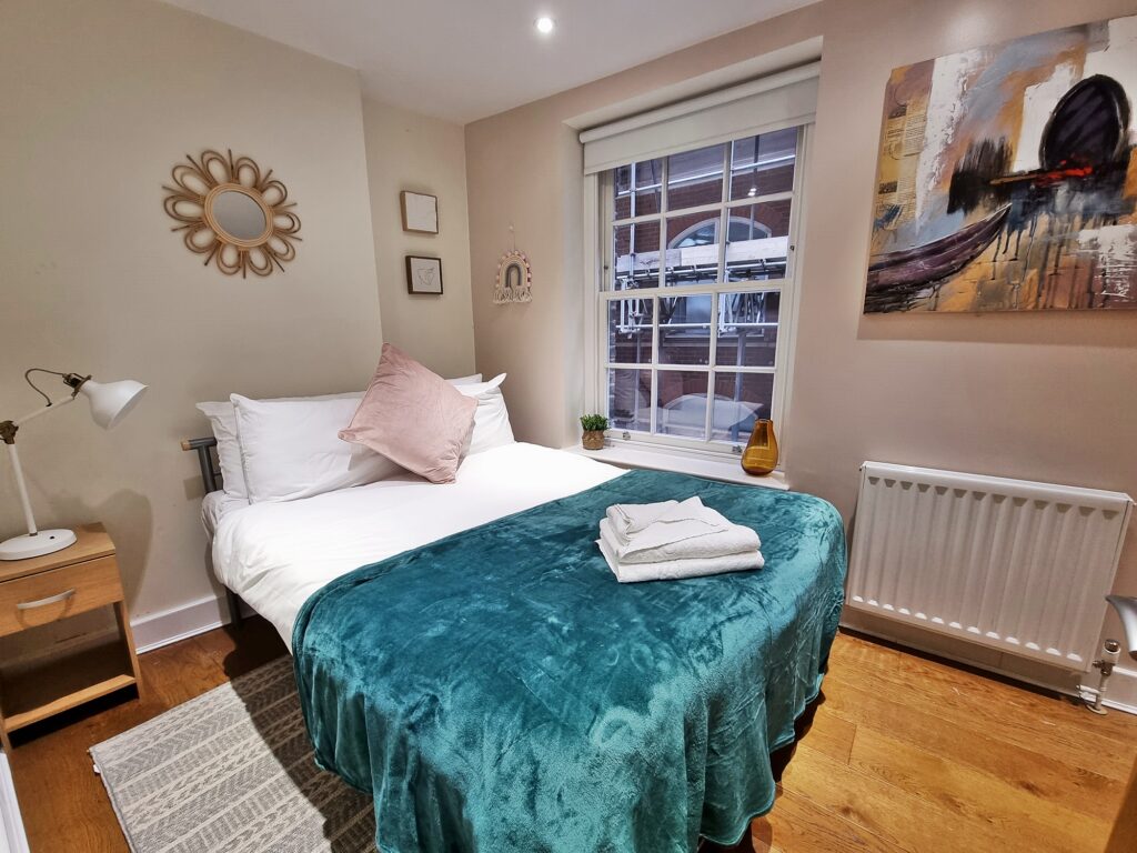 Liverpool Street Serviced Accommodation London City close to tourist sights and tube station - fully furnished, all bills included. Urban Stay 3