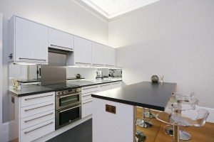 Experience luxury at Southwell Gardens in South Kensington. Perfect for business or leisure, with top amenities and nearby attractions! | Urban Stay