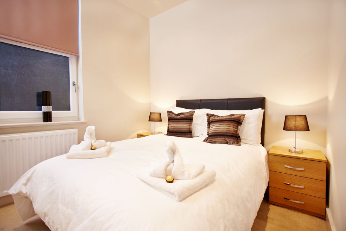 West-End-Apartments-Central-London-Available-Now!Book-Short-Let-Serviced-Accommodation-Near-Covent-Garden,-Soho,-Trafalgar-Square-and-Piccadilly-Circus-now!-Call-Urban-Stay:-0208-691-3920
