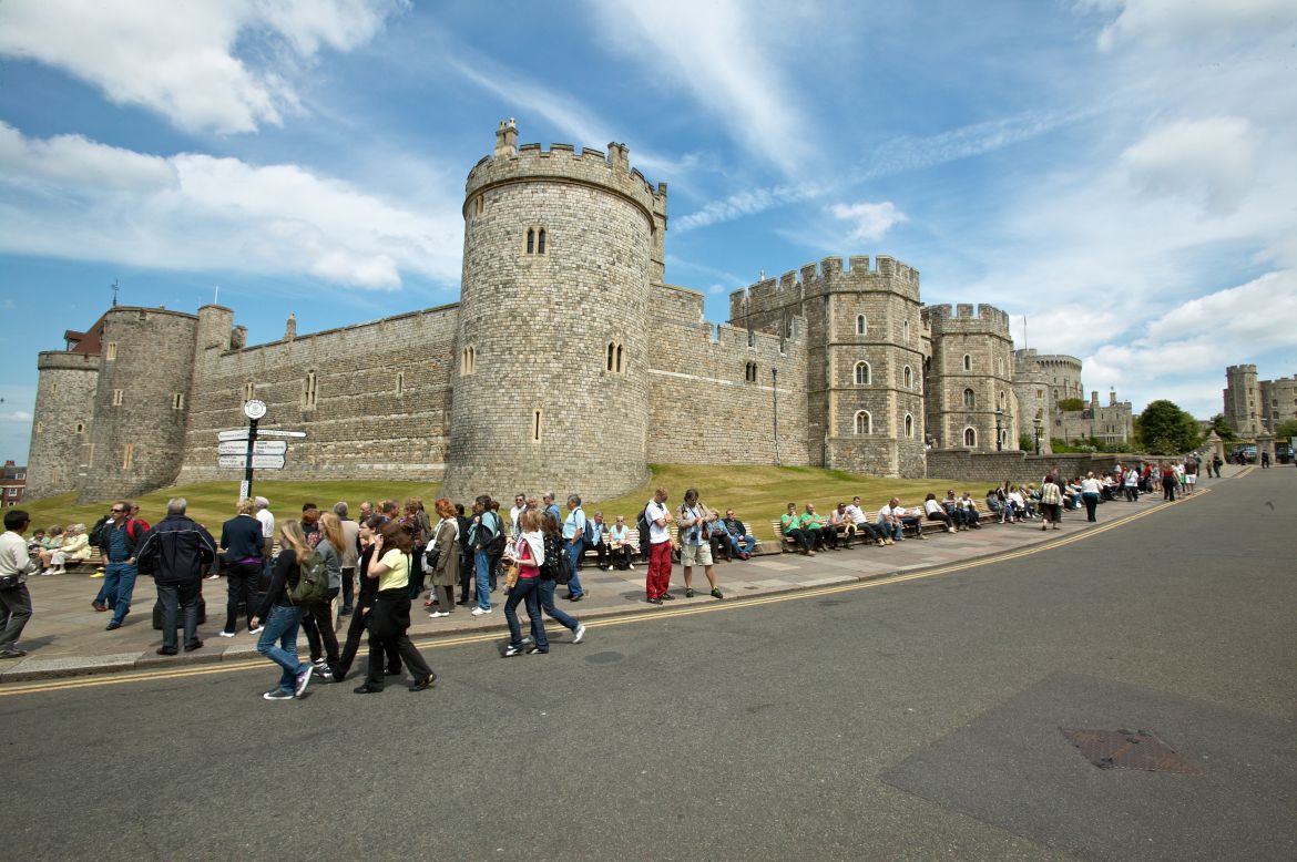 Serviced-Apartments-Windsor-Castle,-UK---Trinity-Court-Apartments-Available-now!-Book-Cheap-&-Luxurious-Apartments-with-Free-Wifi,-Sky-Channels-&-Lift
