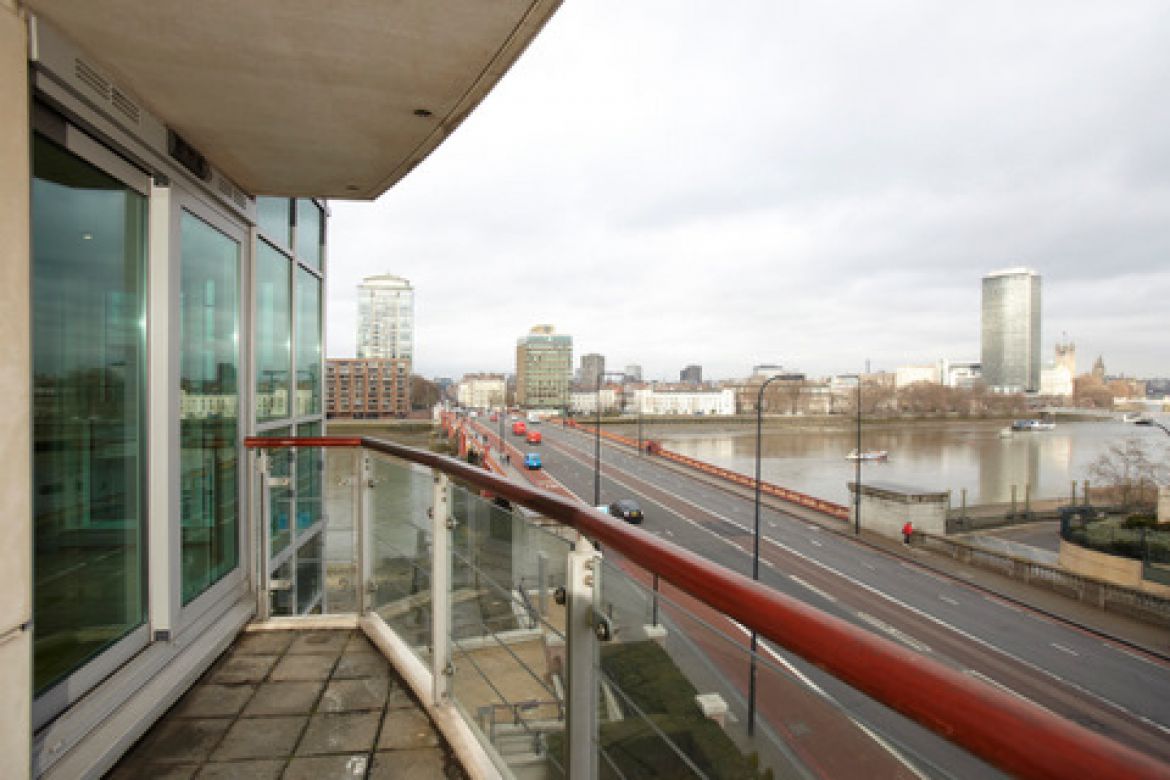 Luxury-Thames-View-Apartments-London-available-now!-Book-Cheap-Serviced-Accommodation-with-Free-Wifi,-Parking-and-Gym-Facility!-Book-Now-at-0208-6913920