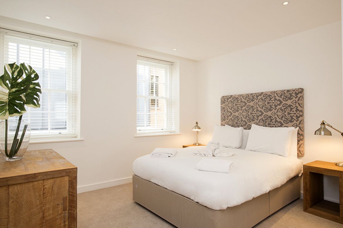 Luxury-Accommodation-London-For-Short-Stays!-Book-Lovat-Lane-Corporate-Serviced-Apartments-Monument-with-views-of-The-Shard!-No-Fees--Free-Wifi--Lift-Access