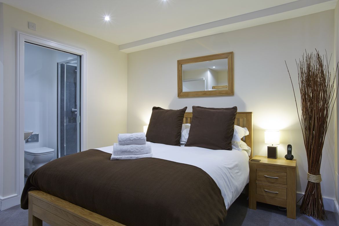 Self-Catering-Apartments-Reading,-UK---Old-British-School-Apartments-available-NOW!-Book-Luxury-Accommodation-near-Reading-+-Private-Balcony-&-Free-Parking