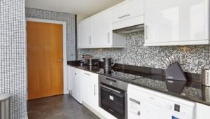 Harrington Court Apartments South Kensington - Urban Stay Luxury Accommodation Central London - kitchen