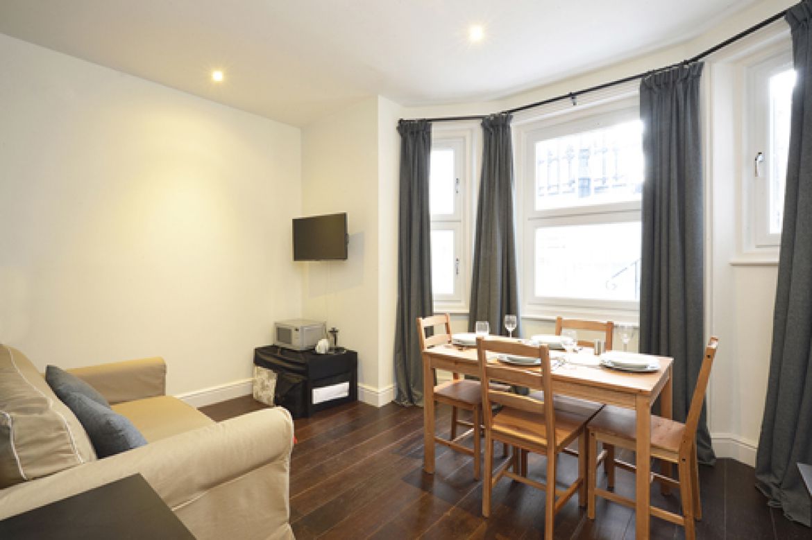 Looking-for-The-Best-Serviced-Accommodation-in-Kensington?-Book-luxury-short-let-apartments-in-West-Central-London-now!-Balcony,-Lift-Access,-Parking,-Wifi