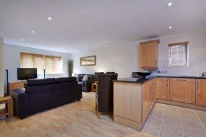Guildford Serviced Apartments - Short Let Accommodation Woking - Cheap Self-catering Holiday Accommodation UK – Best hotel alternative – Guildown Court Apartments - Urban Stay