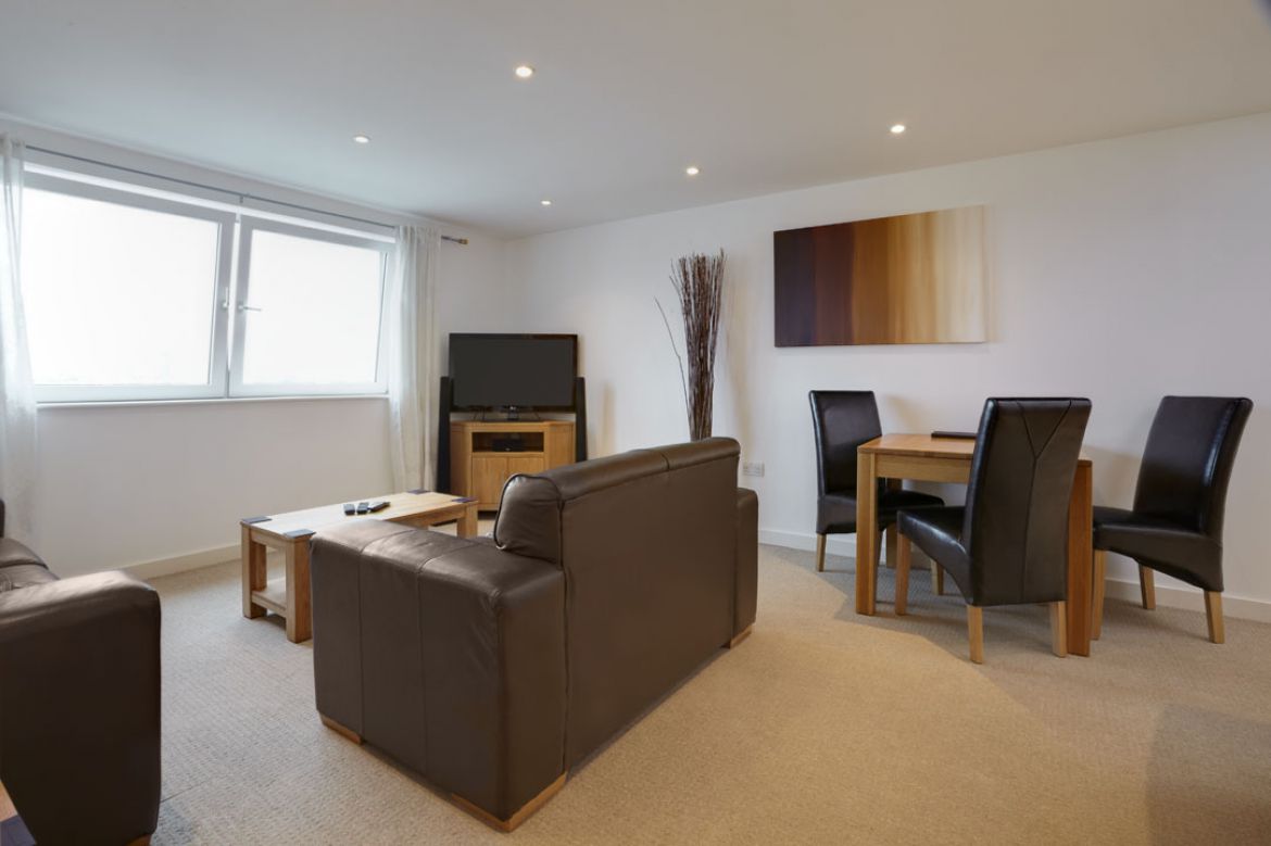 Portsmouth-Serviced-Apartments–-Gunwharf-Quays-Corporate-Accommodation-UK---Self-catering-accommodation-Portsmouth-–-Cheap-Airbnb-–-Free-Wifi-–-Parking-available-|-Urban-Stay