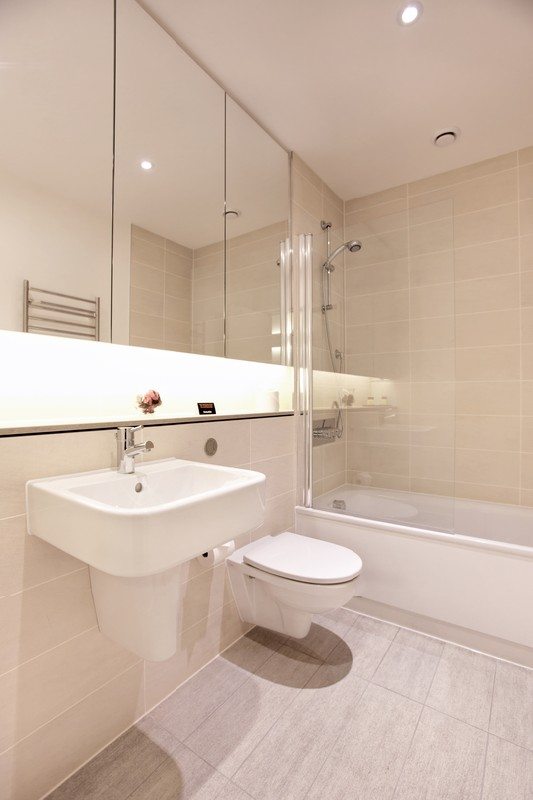London-City-Apartments-Liverpool-Street---Urban-Stay-corporate-accommodation---Bathroom