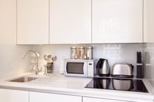 London City Apartments Liverpool Street - Urban Stay corporate accommodation - Kitchen