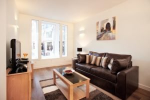 London City Apartments Liverpool Street - Urban Stay corporate accommodation - Living Room