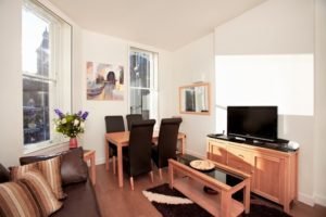 London City Apartments Liverpool Street - Urban Stay corporate accommodation - Living Room
