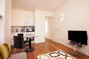 London City Apartments Liverpool Street - Urban Stay corporate accommodation - Living Room