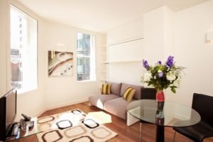 London City Apartments Liverpool Street - Urban Stay corporate accommodation - Living Room