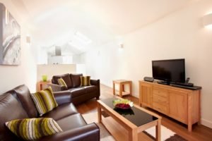 London City Apartments Liverpool Street - Urban Stay corporate accommodation - Living Room