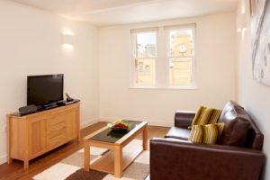 London City Apartments Liverpool Street - Urban Stay corporate accommodation - Living Room