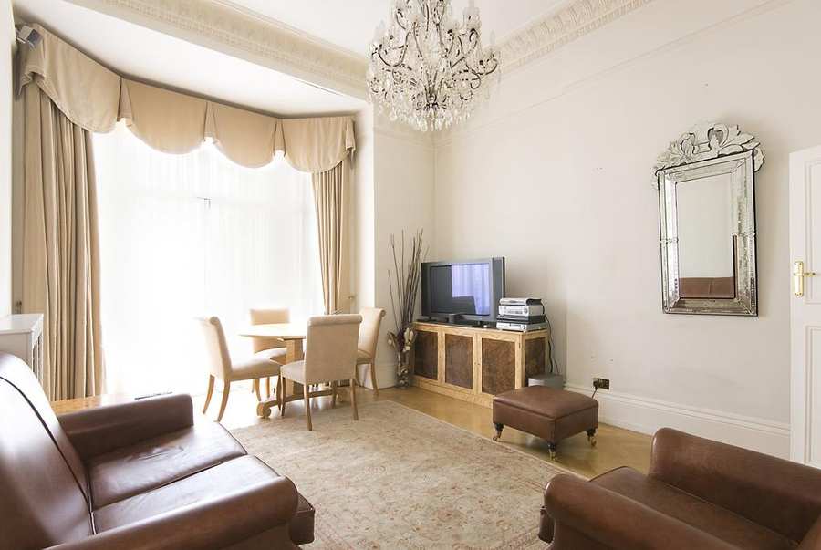 Knightsbridge Accommodation London – Luxury Short Lets | Urban Stay Luxury-Knightsbridge-Accommodation-London-Near-Harrods,-Hyde-Park,-Buckingham-Palace-Chesham-Court-Serviced-Apartments-Urban-Stay-12