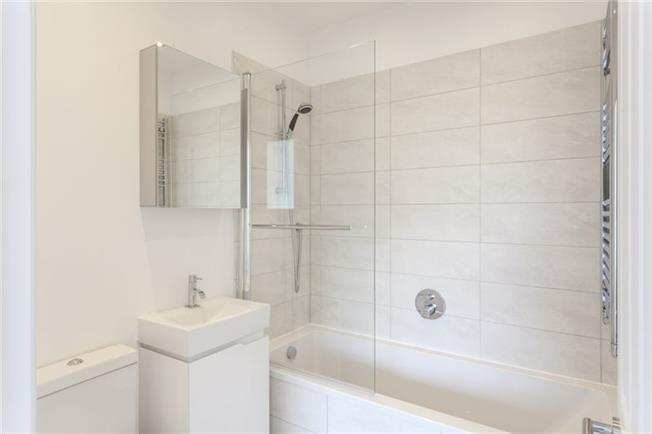 Notting Hill Apartments – London Serviced Accommodation | Urban Stay Notting-Hill-Apartments---Short-Term-Corporate-Accommodation-London-by-Urban-Stay---Bathroom-3