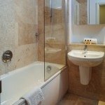 Vauxhall Serviced Apartments South London Urban Stay - Marble Bathroom