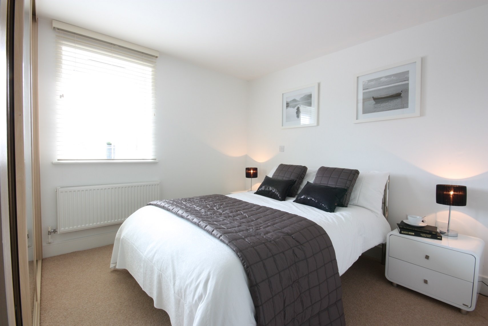 Windsor-Serviced-Accommodation,-Berkshire,-UK!-Including-HD-TV-with-Full-Sky-Package-&-On-site-Parking!-BOOK-NOW-on-+44-208-691-3920-for-the-best-rates!