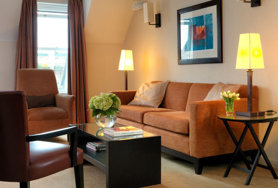 Luxury Accommodation Chelsea - Phoenix House Serviced Apartments Central London. Luxury self-catering accommodation London with aircon, free Wifi, 24h reception, Sky TV. | Urban Stay