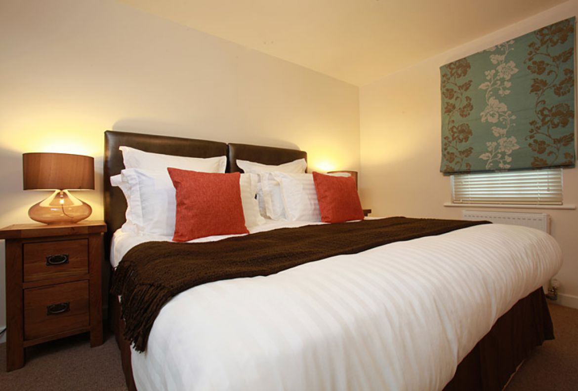 These Cheltenham serviced apartments offer modern short stay accommodation close to the Cotswolds. Book your apartment in Cheltenham today with Urban Stay!