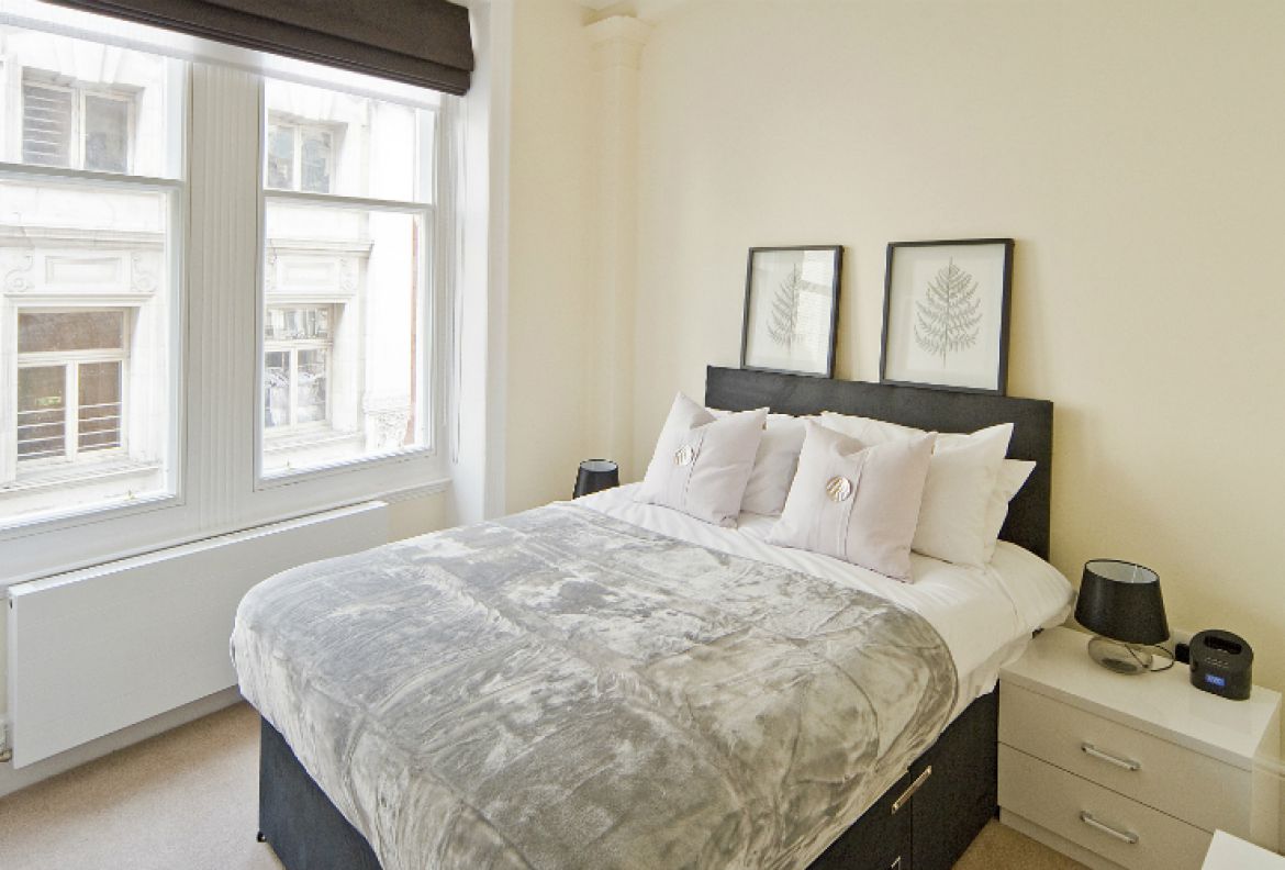 Serviced Apartments Leicester Square available NOW! Book Central London Accommodation near Soho, West End, Covent Garden & Piccadilly Circus with Urban Stay
