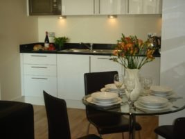 Stay at Lanterns Court Serviced Apartments in Canary Wharf for modern, stylish short lets with top amenities, perfect for business travellers. | Urban Stay