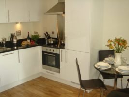 Stay at Lanterns Court Serviced Apartments in Canary Wharf for modern, stylish short lets with top amenities, perfect for business travellers. | Urban Stay