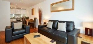 Quarry Street Apartments offering self-catering accommodation in Guildford. Enjoy modern amenities, easy access to nearby transport links. | Urban Stay