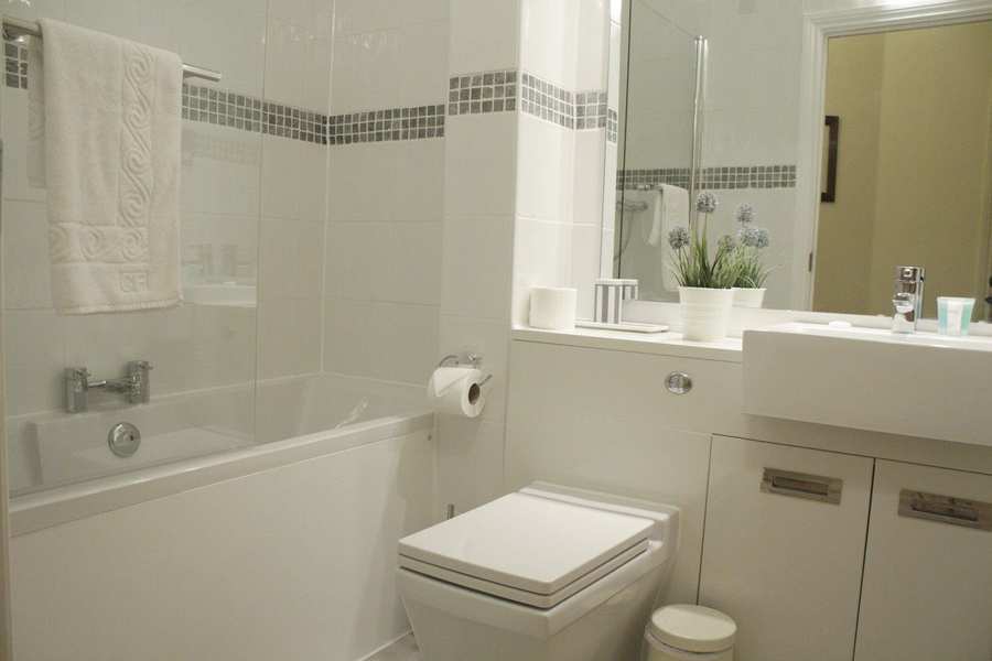 Liverpool Street Serviced Apartments London – Astral House | Urban Stay Liverpool-Street-Serviced-Apartments-London---Astral-House-Bathroom-|-Urban-Stay