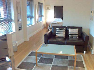 Anchor-Court-Serviced-Apartments-Basingstoke-UK-|-Urban-Stay---living-room