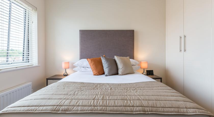 Athena-Court-Accommodation-Maidenhead-Serviced-Apartments-UK-–-bedroom-|-Urban-Stay