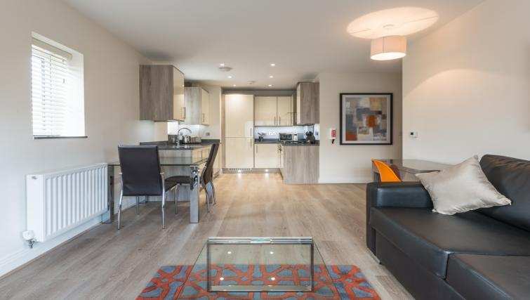 Athena Court Accommodation Maidenhead Serviced Apartments UK Urban Stay 9 Athena-Court-Accommodation-Maidenhead-Serviced-Apartments-UK-–-kitchen-and-dining-area-|-Urban-Stay