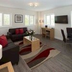 Bracknell Serviced Apartments - Beneficial House Corporate Accommodation - living room | Urban Stay
