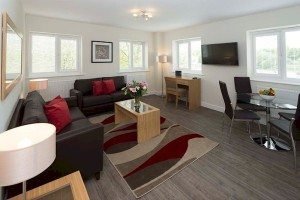 Bracknell Serviced Apartments - Beneficial House Corporate Accommodation - living room | Urban Stay