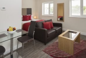 Bracknell Serviced Apartments - Beneficial House Corporate Accommodation - studio bedroom | Urban Stay