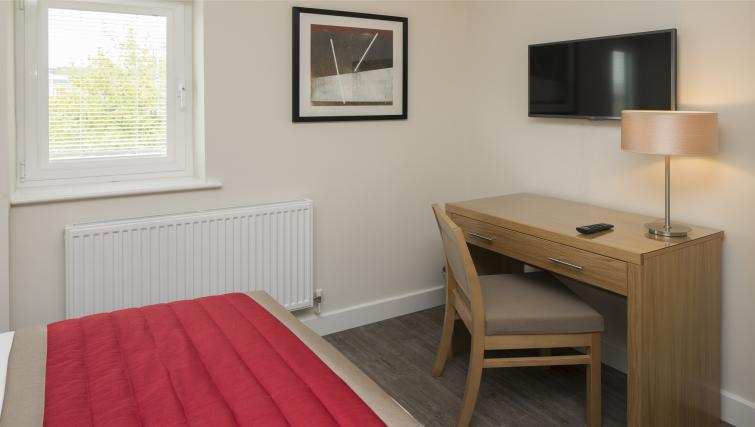 Bracknell Serviced Apartments – Beneficial House Apartments | Urban Stay Bracknell-Serviced-Apartments---Beneficial-House-Corporate-Accommodation---desk-|-Urban-Stay