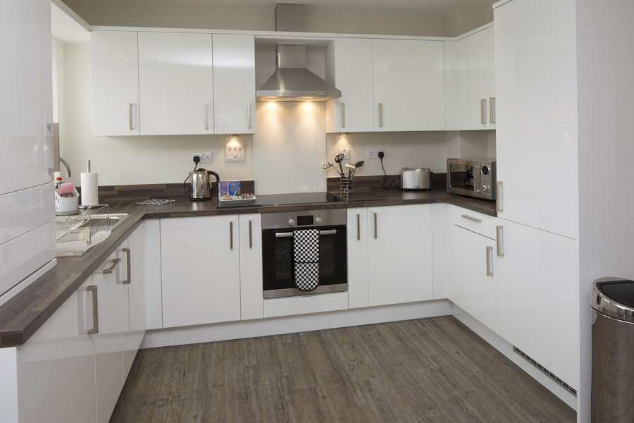 Bracknell Serviced Apartments – Beneficial House Apartments | Urban Stay Bracknell-Serviced-Apartments---Beneficial-House-Corporate-Accommodation---self-catering-kitchen-|-Urban-Stay