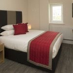 Bracknell Serviced Apartments - Beneficial House Corporate Accommodation - modern bedroom | Urban Stay