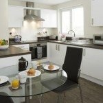 Bracknell Serviced Apartments - Beneficial House Corporate Accommodation - kitchen and dining area | Urban Stay