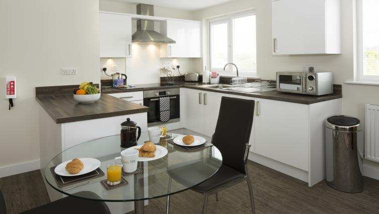 Bracknell Serviced Apartments – Beneficial House Apartments | Urban Stay Bracknell-Serviced-Apartments---Beneficial-House-Corporate-Accommodation---kitchen-and-dining-area-|-Urban-Stay