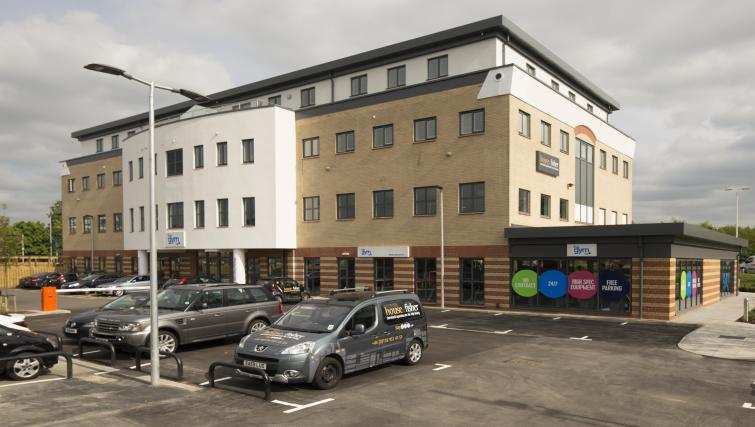 Bracknell Serviced Apartments – Beneficial House Apartments | Urban Stay Bracknell-Serviced-Apartments---Beneficial-House-Corporate-Accommodation---apartment-building-|-Urban-Stay