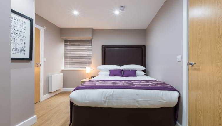 City Wall House Serviced Apartments Reading | Urban Stay City-Wall-House-Serviced-Apartments-Reading---Double-Bedroom-|-Urban-Stay