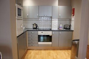 City Wall House Serviced Apartments Reading - Modern Kitchen | Urban Stay