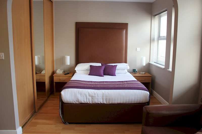 City Wall House Serviced Apartments Reading | Urban Stay City-Wall-House-Serviced-Apartments-Reading---Bedroom-|-Urban-Stay