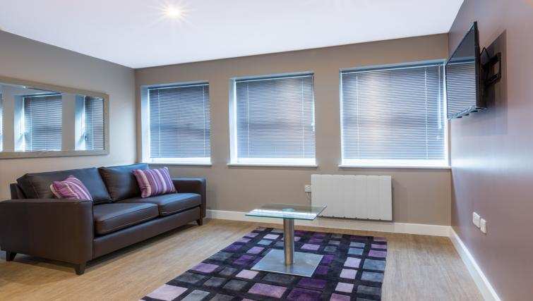 City Wall House Serviced Apartments Reading | Urban Stay City-Wall-House-Serviced-Apartments-Reading---Living-Room-|-Urban-Stay